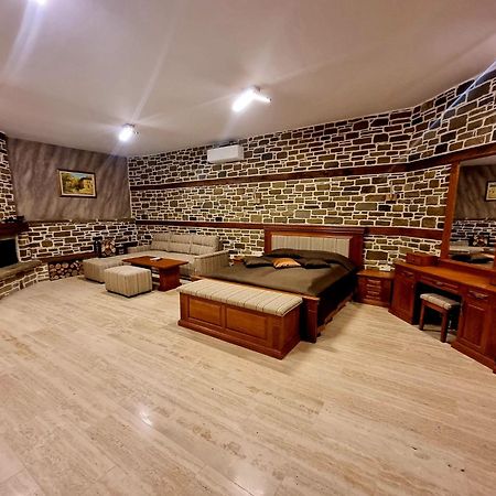 Семеен Хотел Чардаците Lovech Bagian luar foto