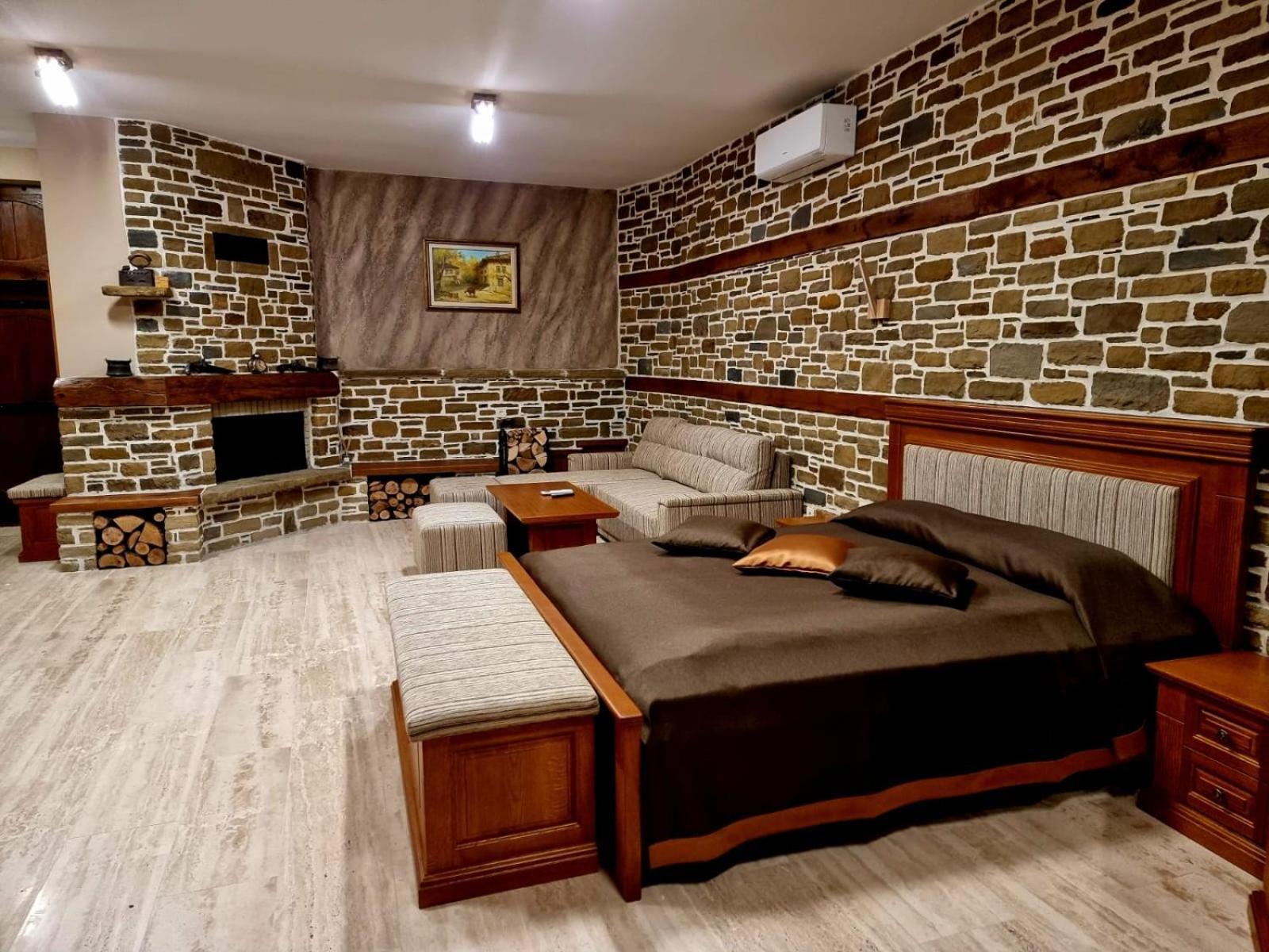 Семеен Хотел Чардаците Lovech Bagian luar foto